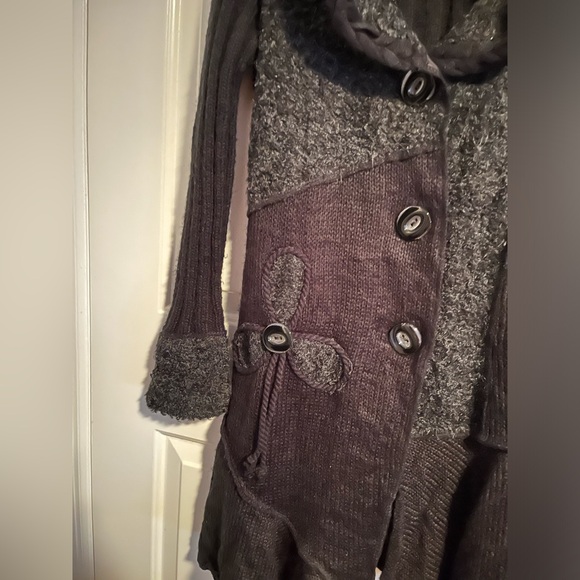 Sioni Black & Grey Long Cardigan Sweater - Picture 2 of 3